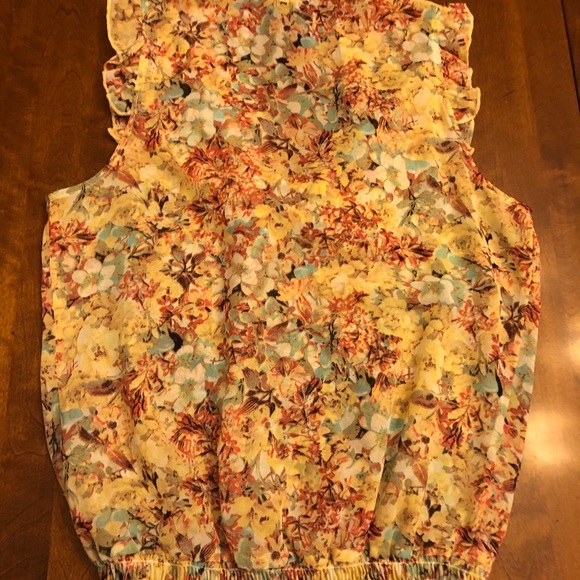 Like New Floral Sleeveless Blouse with Bow - Picture 7 of 7